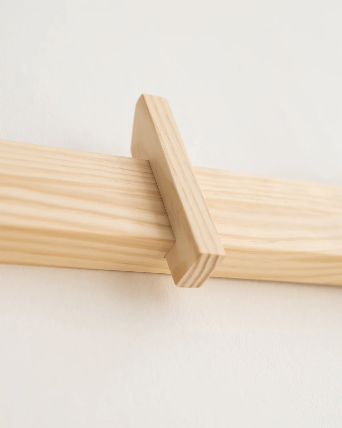 Small wall coat rack Figuera in solid wood 40 cm - Image 2